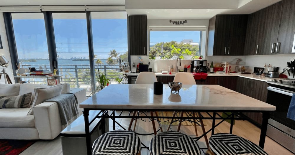 Private Large Guest Wing waterfront in my cozy Miami Maximalist home! - Picture 5