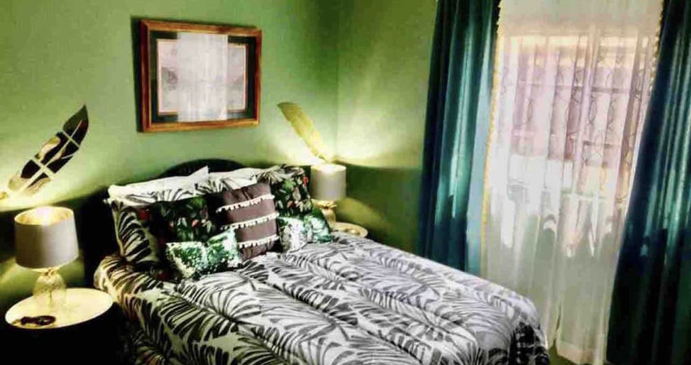 Beautiful Tropical Private Suite In A Mansion - Picture 1