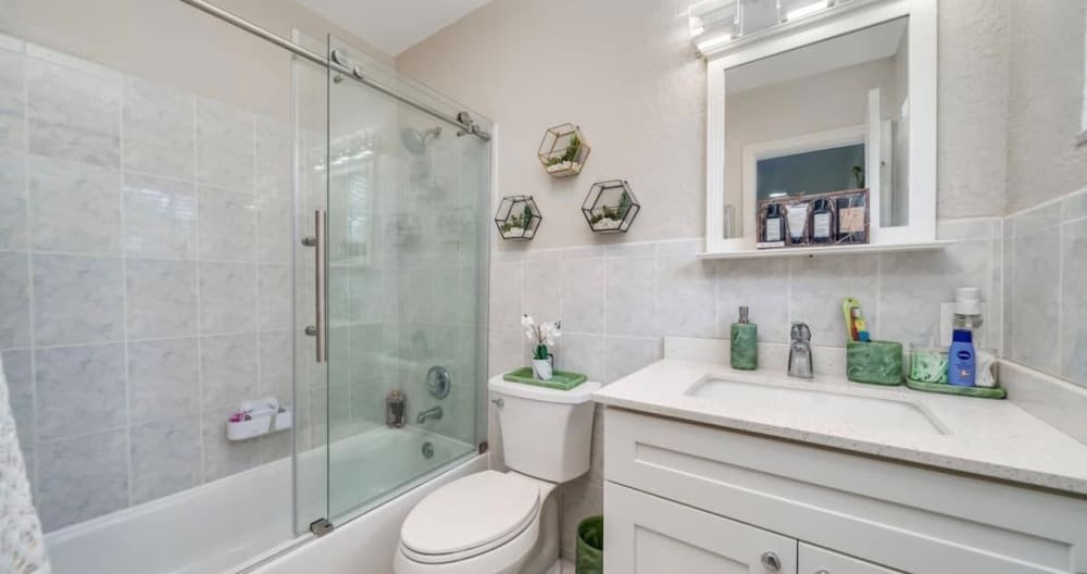 Beautiful Home in Ft. Lauderdale! 10 min away from the beach - Picture 10
