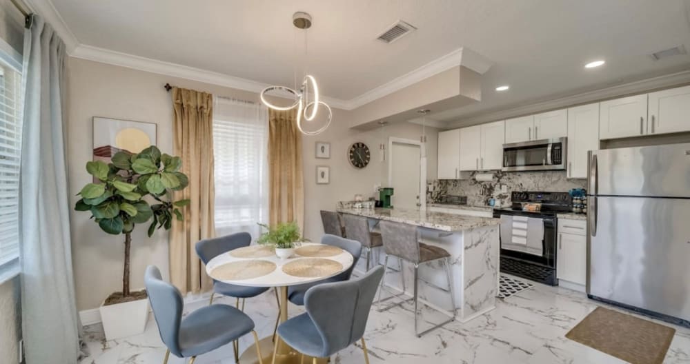 Beautiful Home in Ft. Lauderdale! 10 min away from the beach - Picture 12