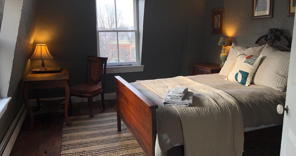 Room in Historic Victorian House in Coxsackie, NY Gay