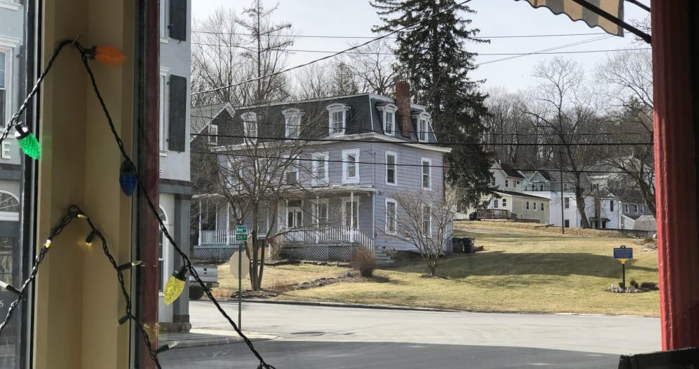 Room in Historic Victorian House in Coxsackie, NY Gay