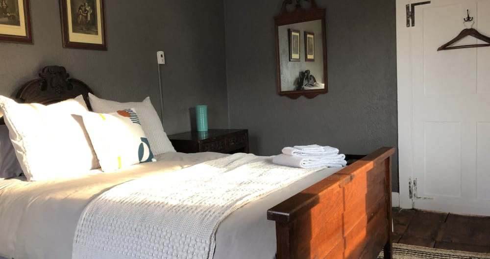 Room in Historic Victorian House in Coxsackie, NY Gay