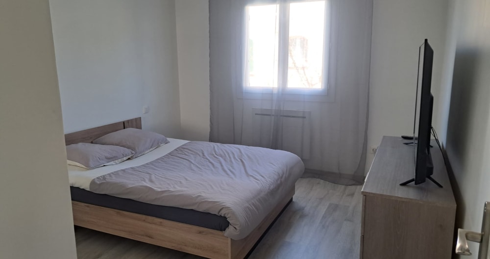 Chambre et salle de bain privées dans une villa spacieuse, au calme.
- Photo 2