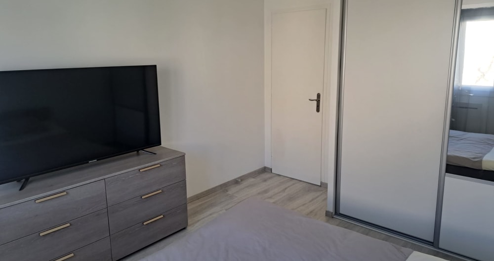 Chambre et salle de bain privées dans une villa spacieuse, au calme.
- Photo 6