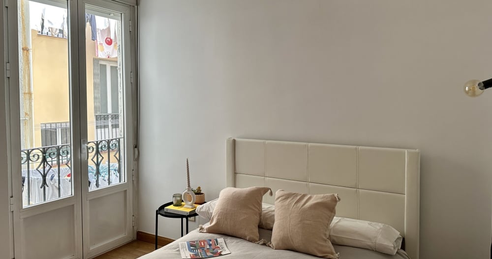 Habitación doble, luminosa y cómoda en el mejor barrio de Madrid. - Foto 3