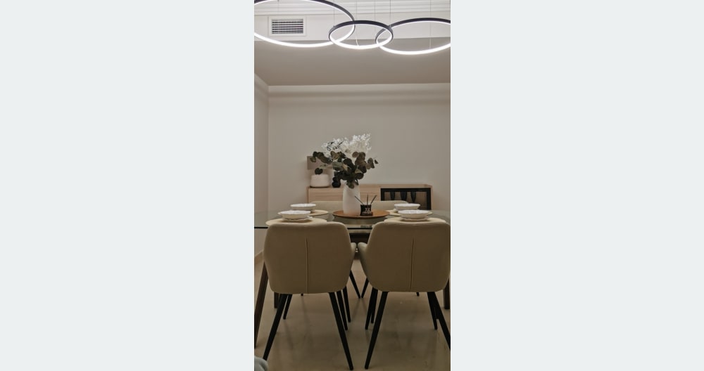 Chambre privée avec salle de bain attenante donnant sur les 5 tours - Photo 3