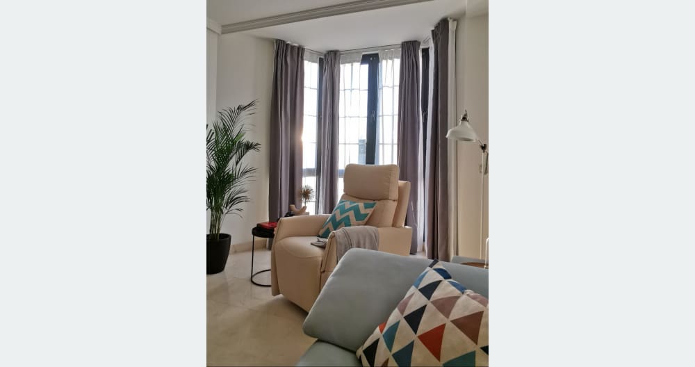 Chambre privée avec salle de bain attenante donnant sur les 5 tours - Photo 4