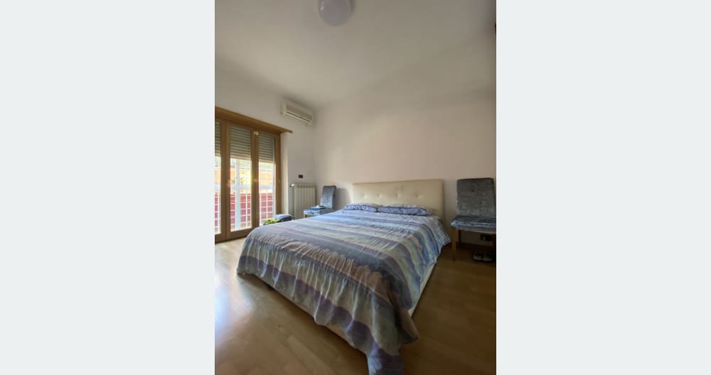 Spacious room in a cozy flat - Picture 10