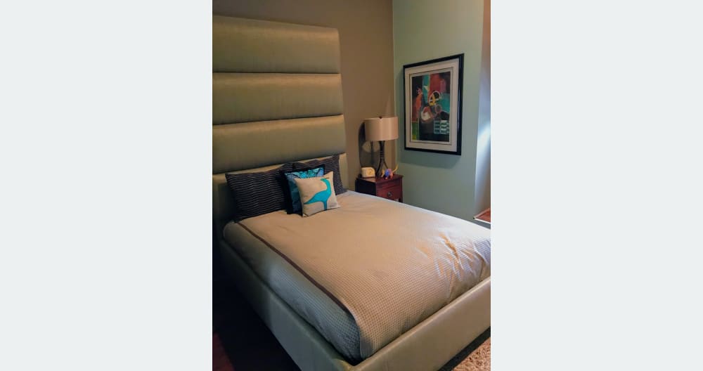 Keith's listing on misterb&b - Private bedroom, Full-size bed. 
