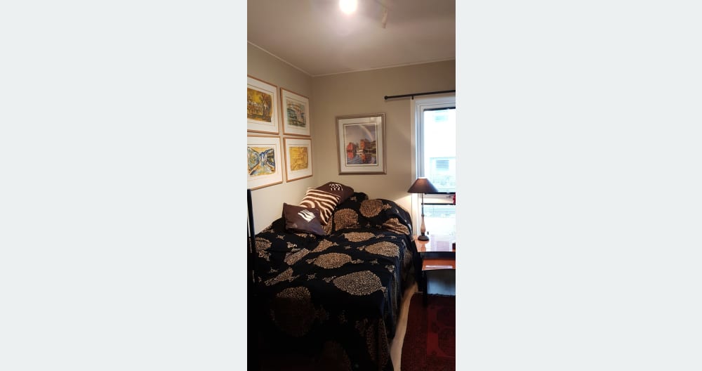 Chambre dans un quartier agréable et calme, hébergée par un couple gay. - Photo 1