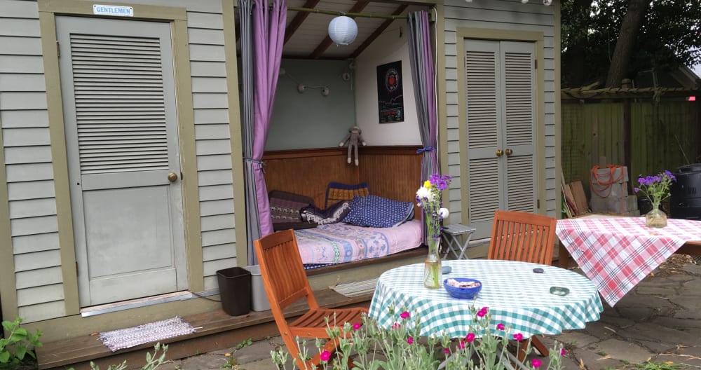 Cozy backyard cabana for the outdoorsy type - Picture 2