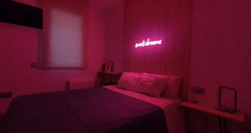 NUDISMROOMBARCELONA: FKK-Zimmer mit eigenem Badezimmer - Foto 1