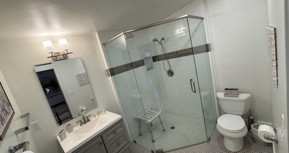 Private detached guest house in the heart of Los Angeles Gay