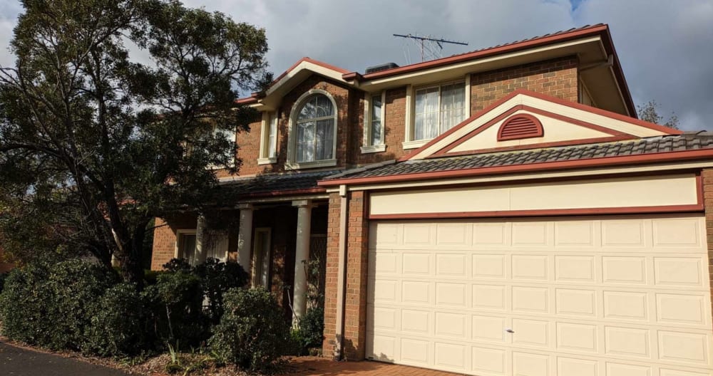 Bedroom with double bed and private bath in Melbourne northern suburbs - Picture 2