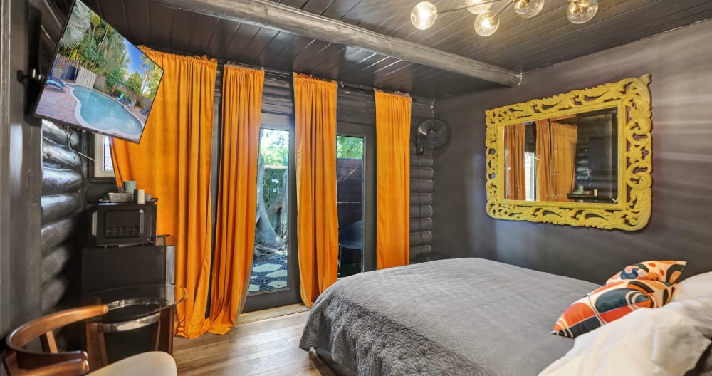 Sexy Vibe2 OUTDOOR SHOWER/heated pool/private room& enter/clothin opt" in  Wilton Manors  misterb&b