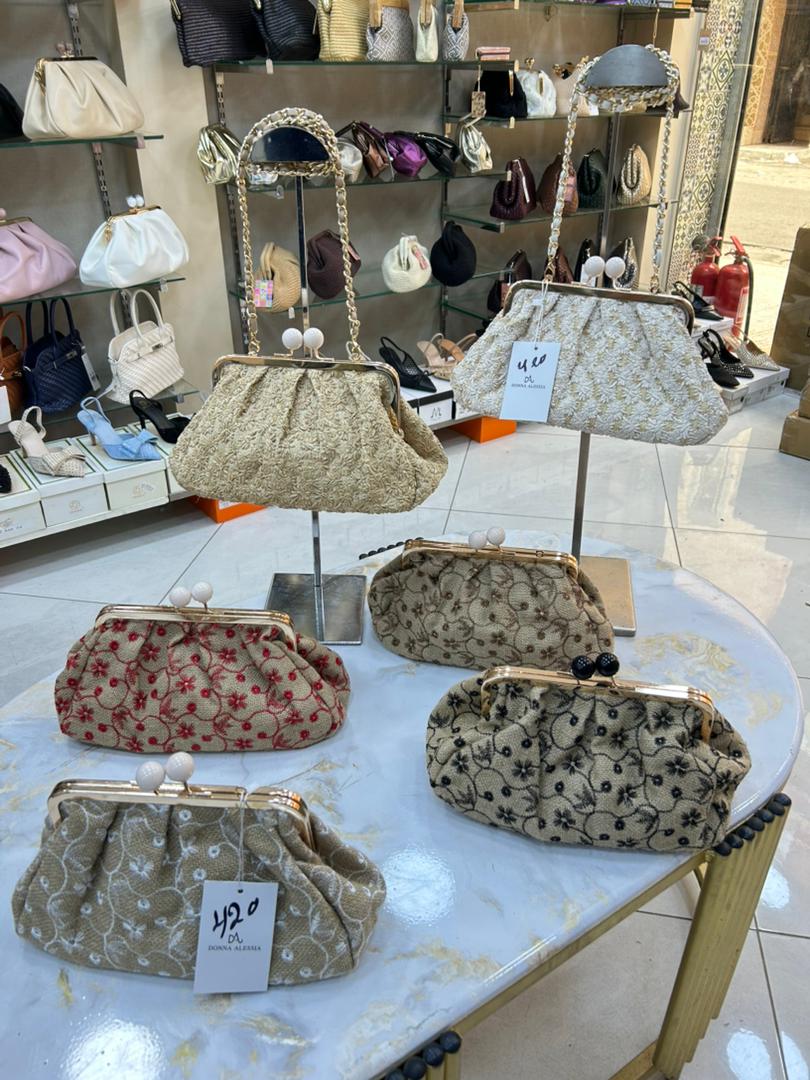 Pochette brodée