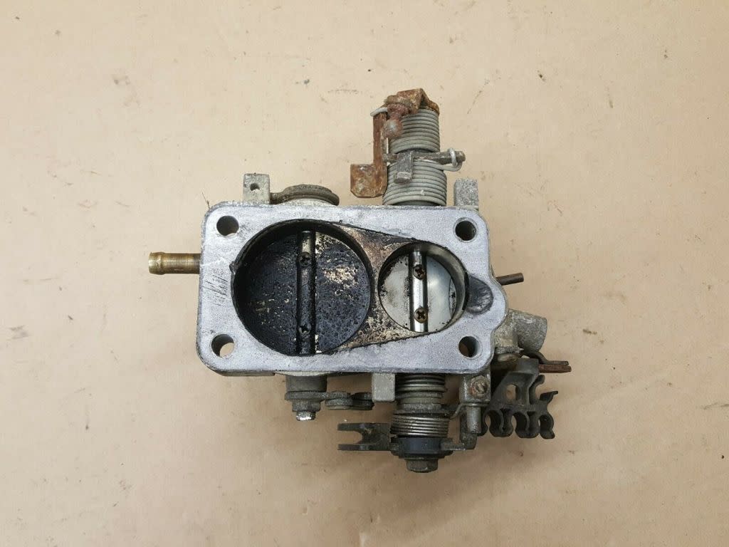 throttle body inlet.jpg throttle body inlet.jpg