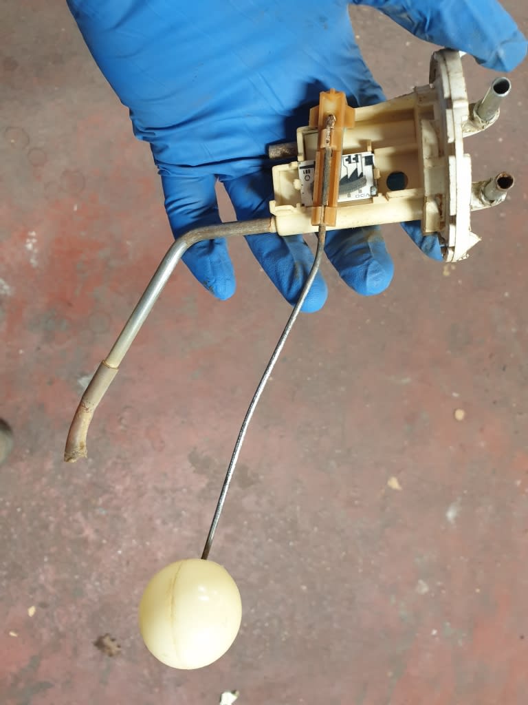 fuel sender.jpg fuel sender.jpg