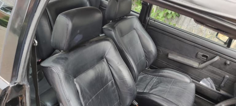 Front interior seats.jpg Front interior seats.jpg