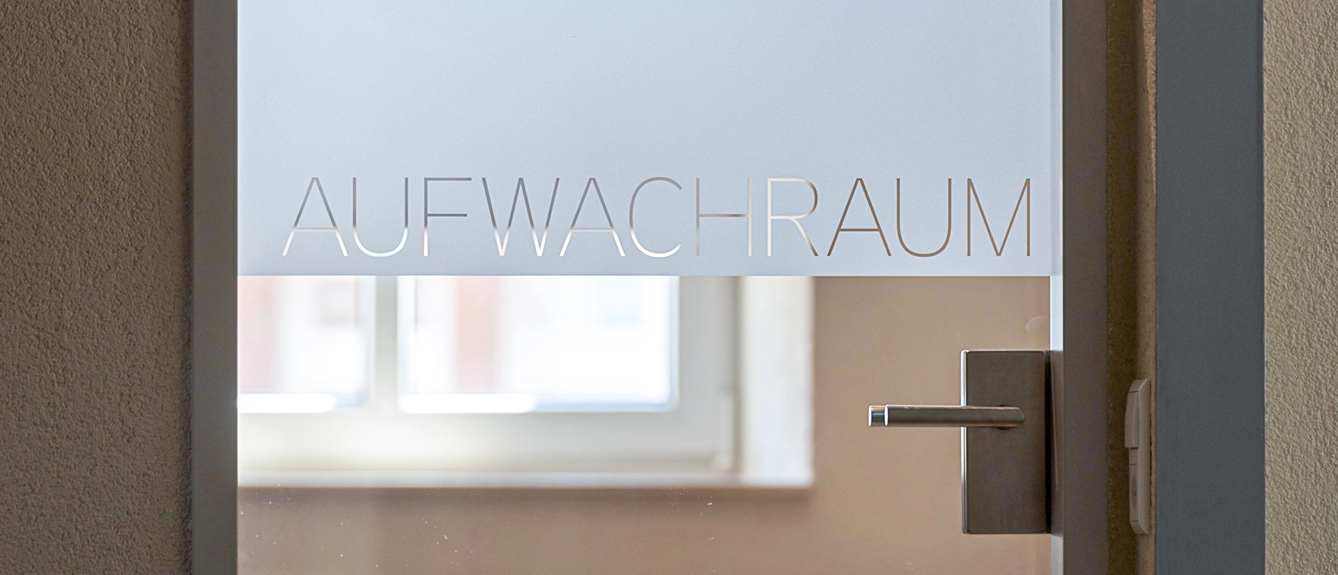 glass door with text: "aufwachraum"