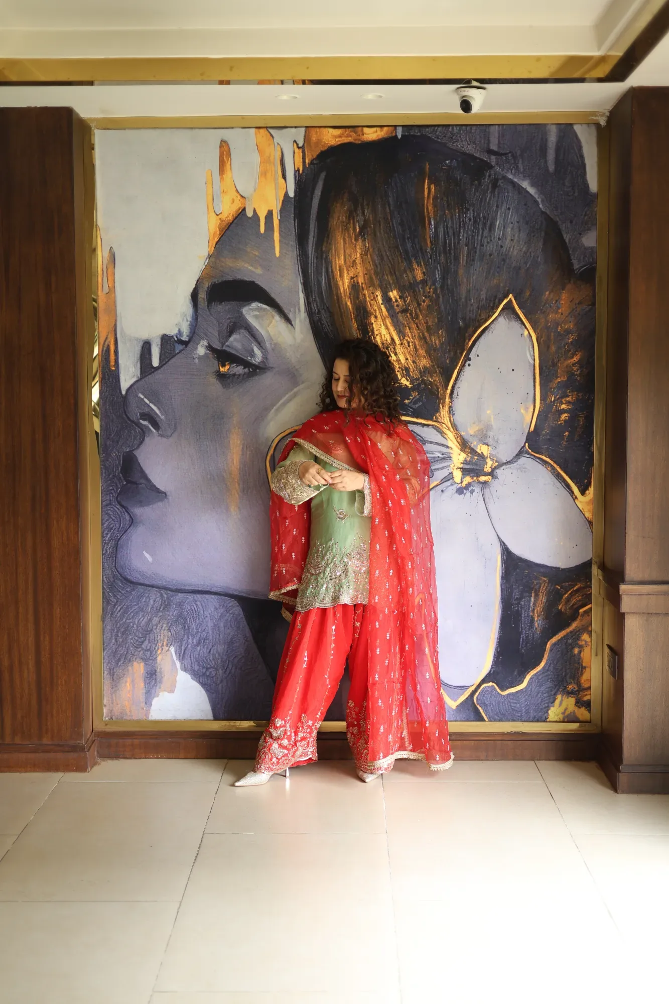 Laal Noor Farshi Salwar Suit — view 5