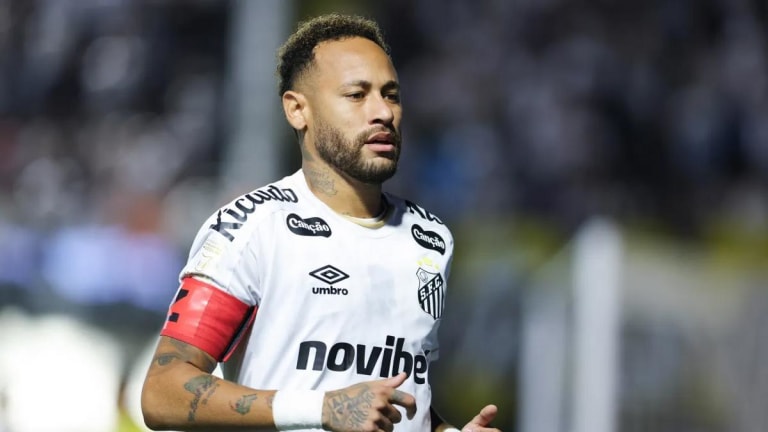 Neymar volta ao Santos contra Flamengo, mas deve iniciar no banco