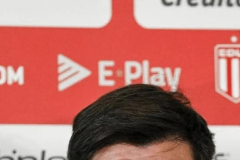 Técnico do Estudiantes projeta semifinal da Libertadores contra Flamengo e promete jogo do ano
