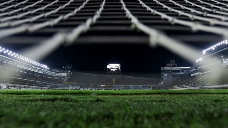 Flamengo visita o Santos na Vila Belmiro para defender liderança do Brasileirão