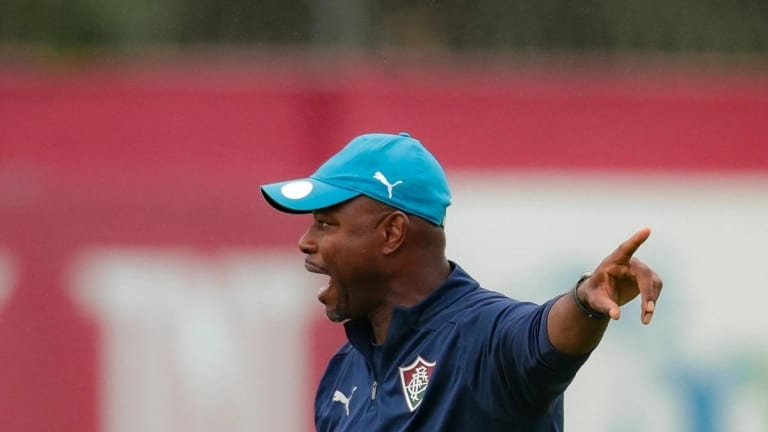 Marcão planeja estratégia do Fluminense para clássico contra Flamengo visando semifinal da Libertadores