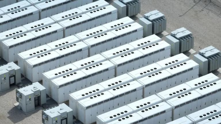 Texas amplia energia solar e baterias para suprir alta demanda elétrica no verão