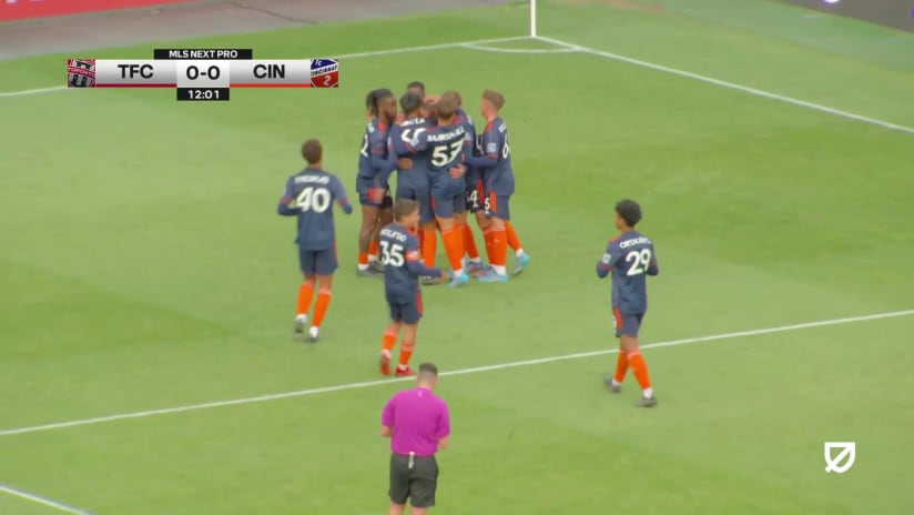 GOAL: Gerardo Valenzuela, FC Cincinnati 2 - 12th minute