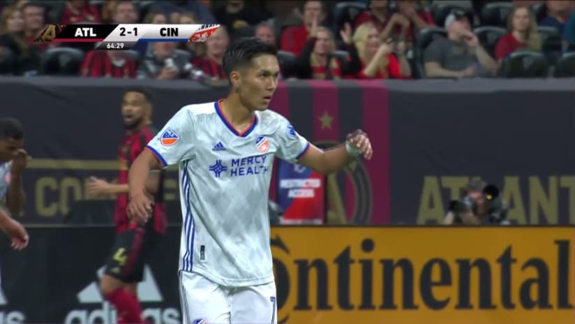 GOLAZO: Yuya Kubo swerves a knuckler past a frozen Brad Guzan