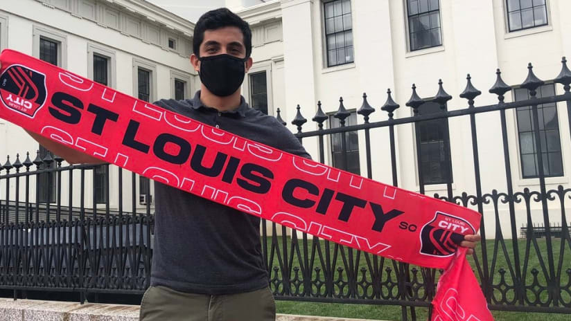 St. Louis City SC - Fan - Holding scarf