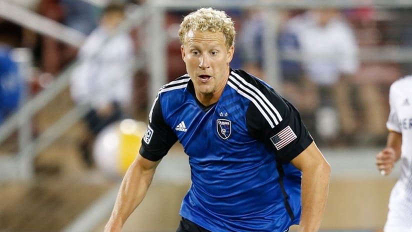 Steven Lenhart chases a ball for the San Jose Earthquakes