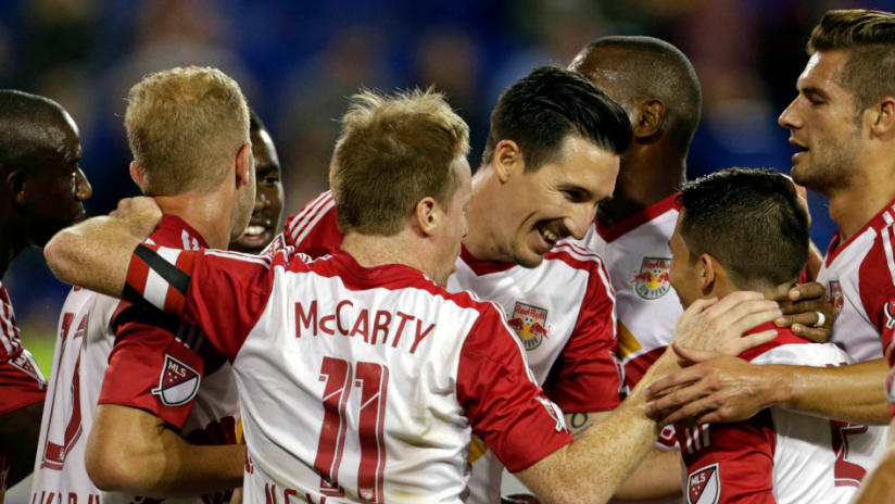 Sacha Kljestan celebrates goal against Montreal Impact with New York Red Bulls teammates