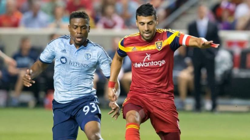 Soni Mustivar and Javier Morales battle for a ball