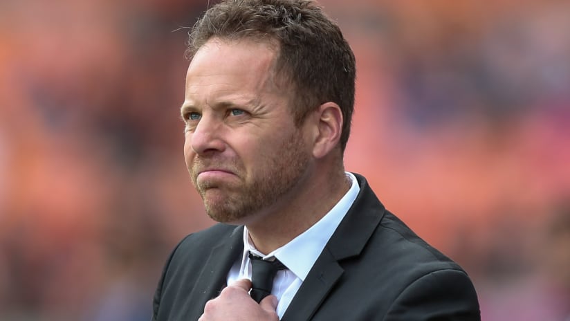 Marc Dos Santos adjusts tie - Vancouver Whitecaps