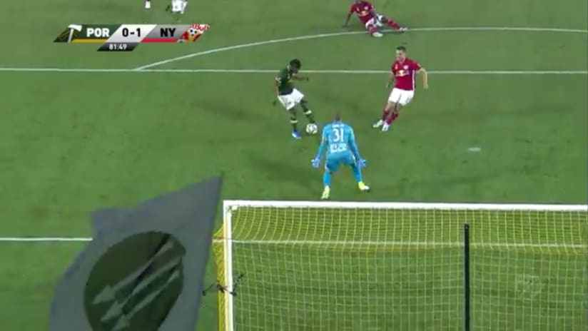 SHOT: Jeremy Ebobisse drags a golden opportunity just wide