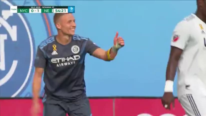 SHOT: Alexander Ring can’t quite turn his effort on frame