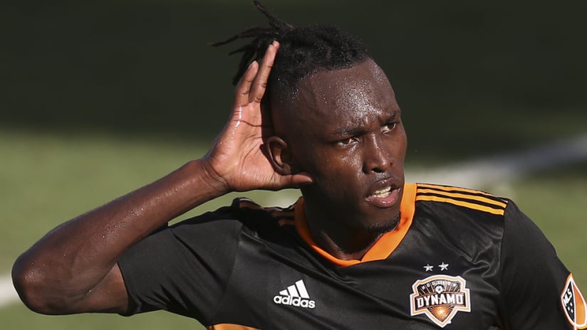 Alberth Elis - Houston Dynamo - hand to ear