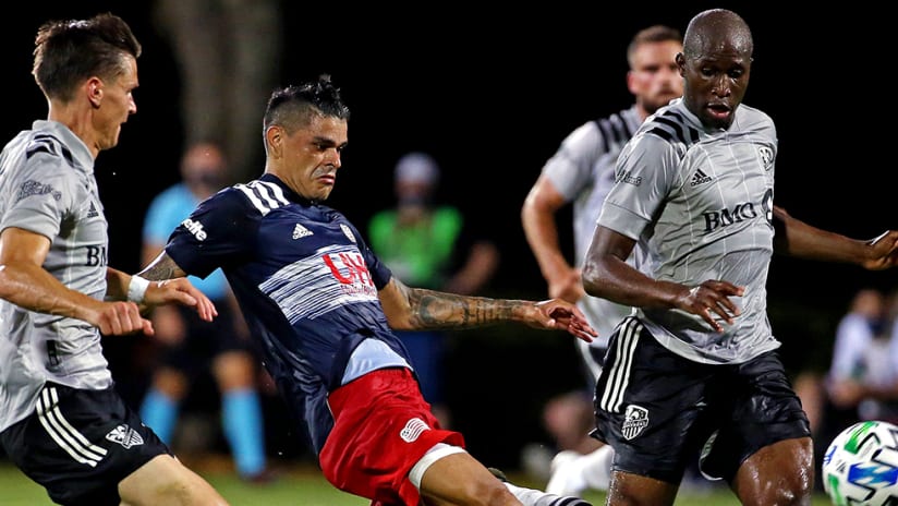 Gustavo Bou - New England Revolution - controls ball