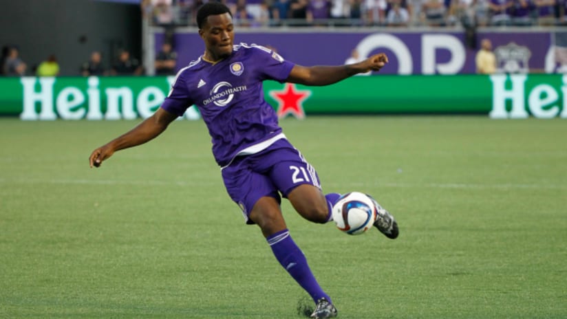 Cyle Larin (Orlando City SC) takes a shot