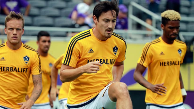 Stefan Ishizaki warming up with the LA Galaxy