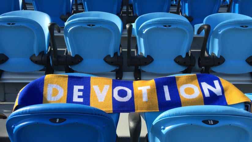 San Jose Earthquakes devotion scarf