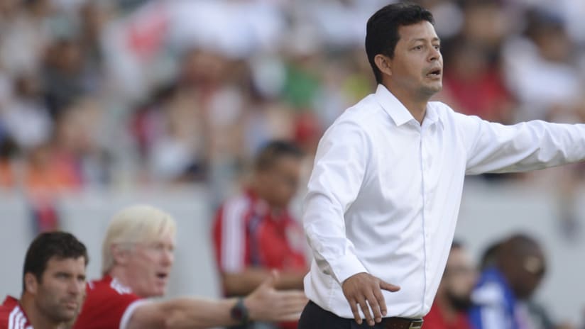 Wilmer Cabrera - coach - Chivas USA - MP7 OK