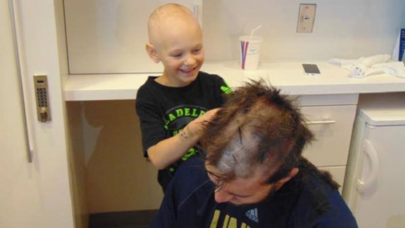 Philadelphia Union goalkeeper John McCarthy has head shaved by young cancer patient