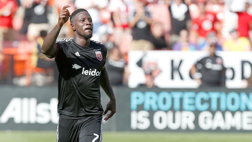 Eddie Johnson - DC United - Points to crowd