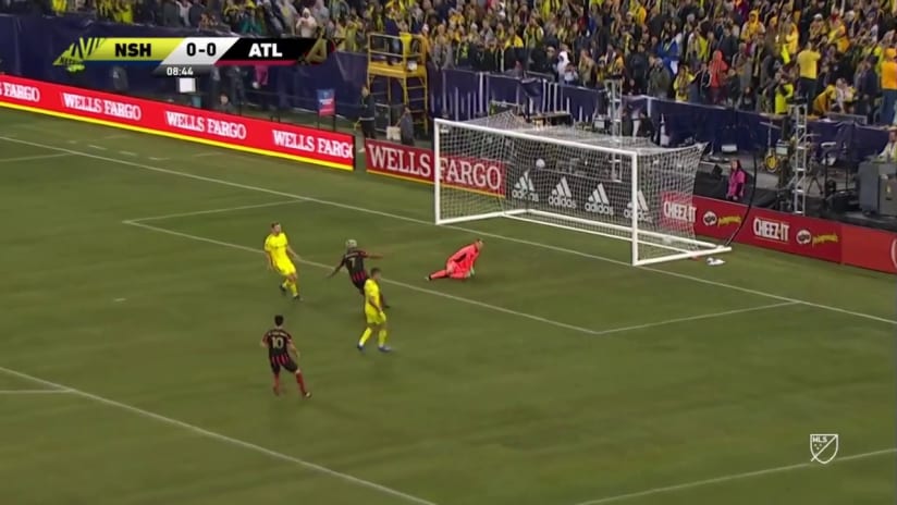 GOAL: Ezequiel Barco puts it away for Atlanta United