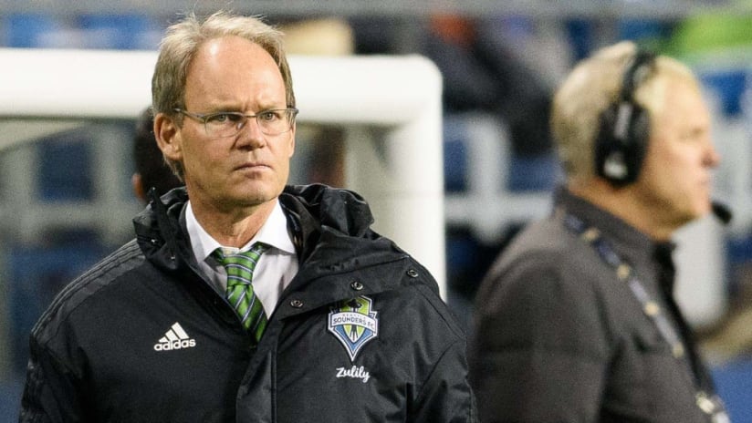 Brian Schmetzer - staring - Concacaf Champions League